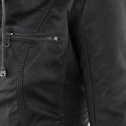 Flavia, détail de la veste effet cuir