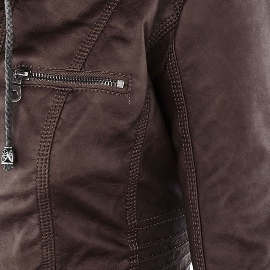 Flavia, détail de la veste effet cuir