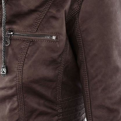 Flavia, détail de la veste effet cuir