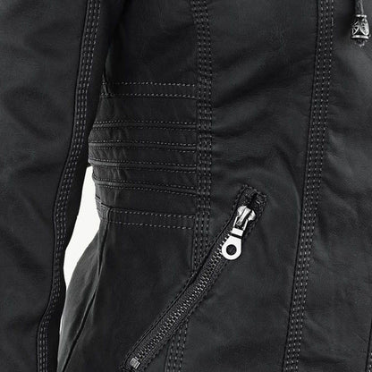 Flavia, détail de la veste effet cuir