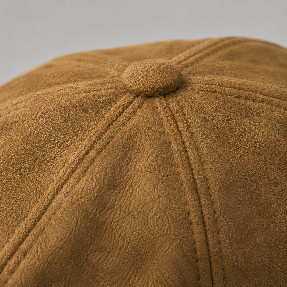 Félix, casquette en daim : bouton sur le dessus