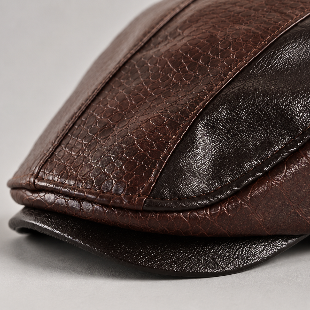 Jules, casquette en cuir : détail des panneaux