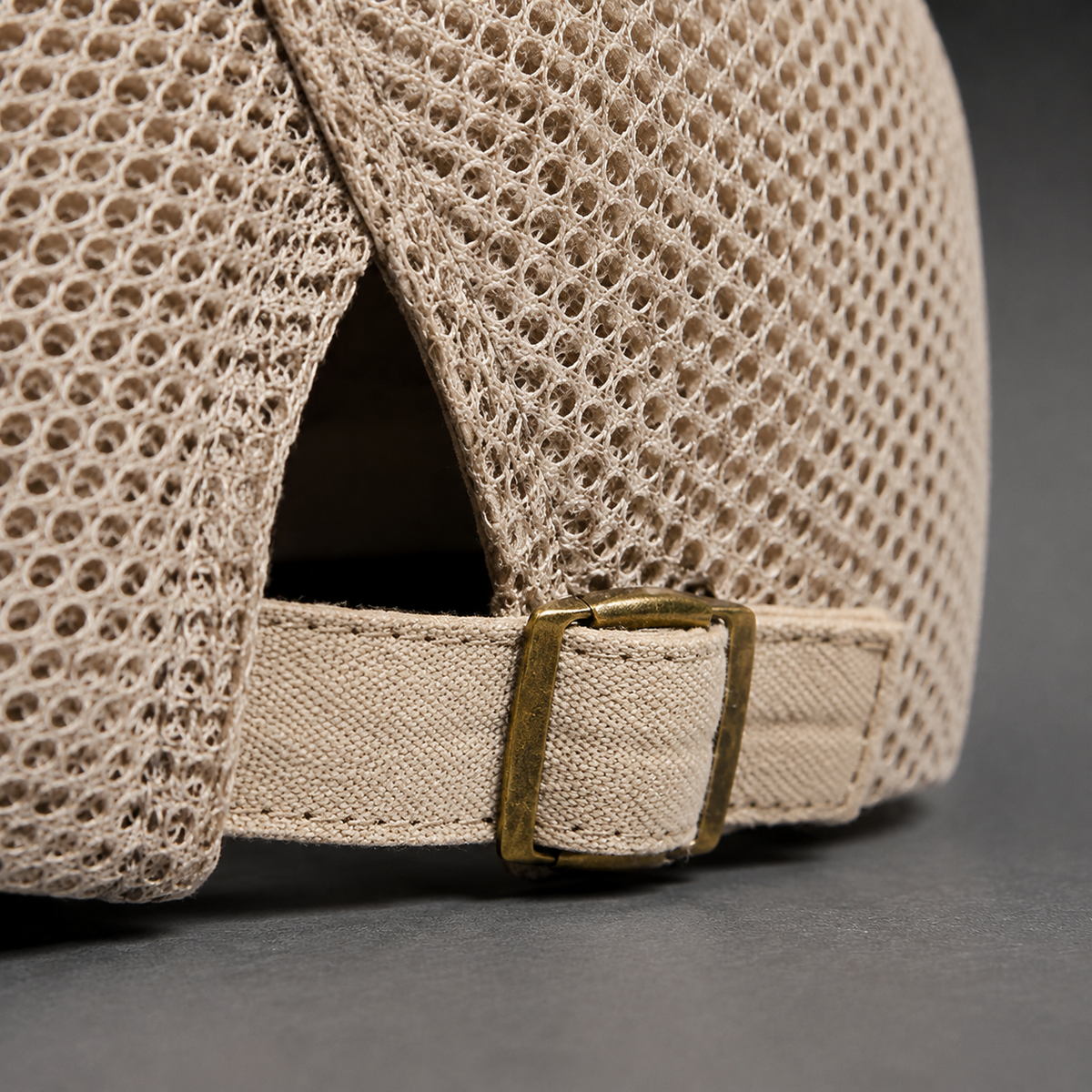 Louis, casquette en maille : boucle de réglage
