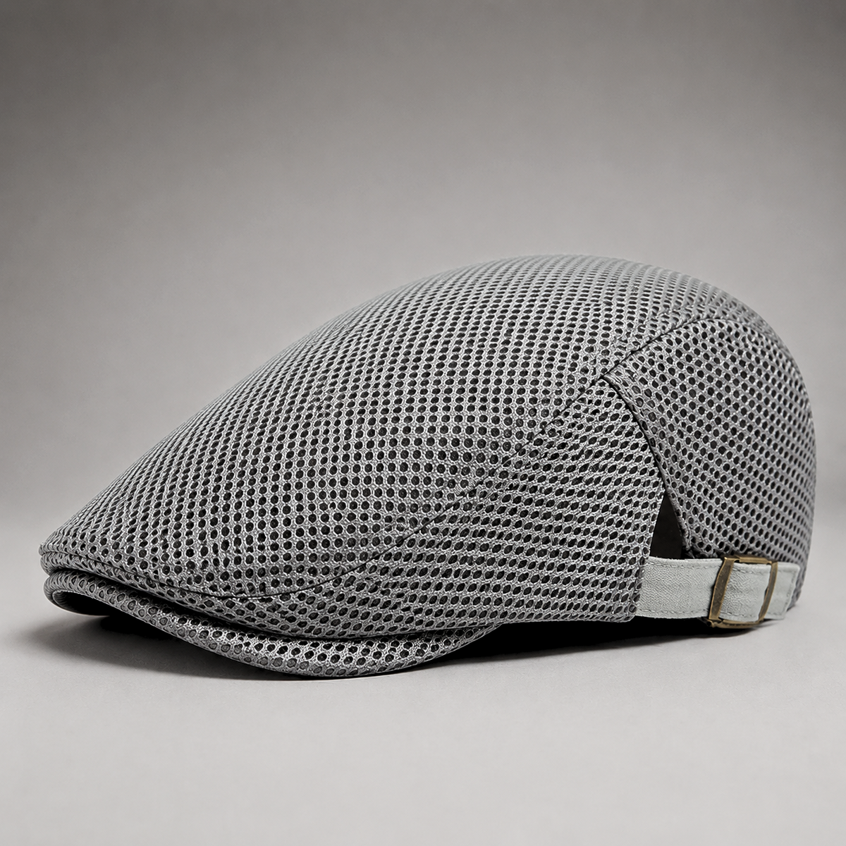 Louis, casquette plate en maille ajourée gris clair