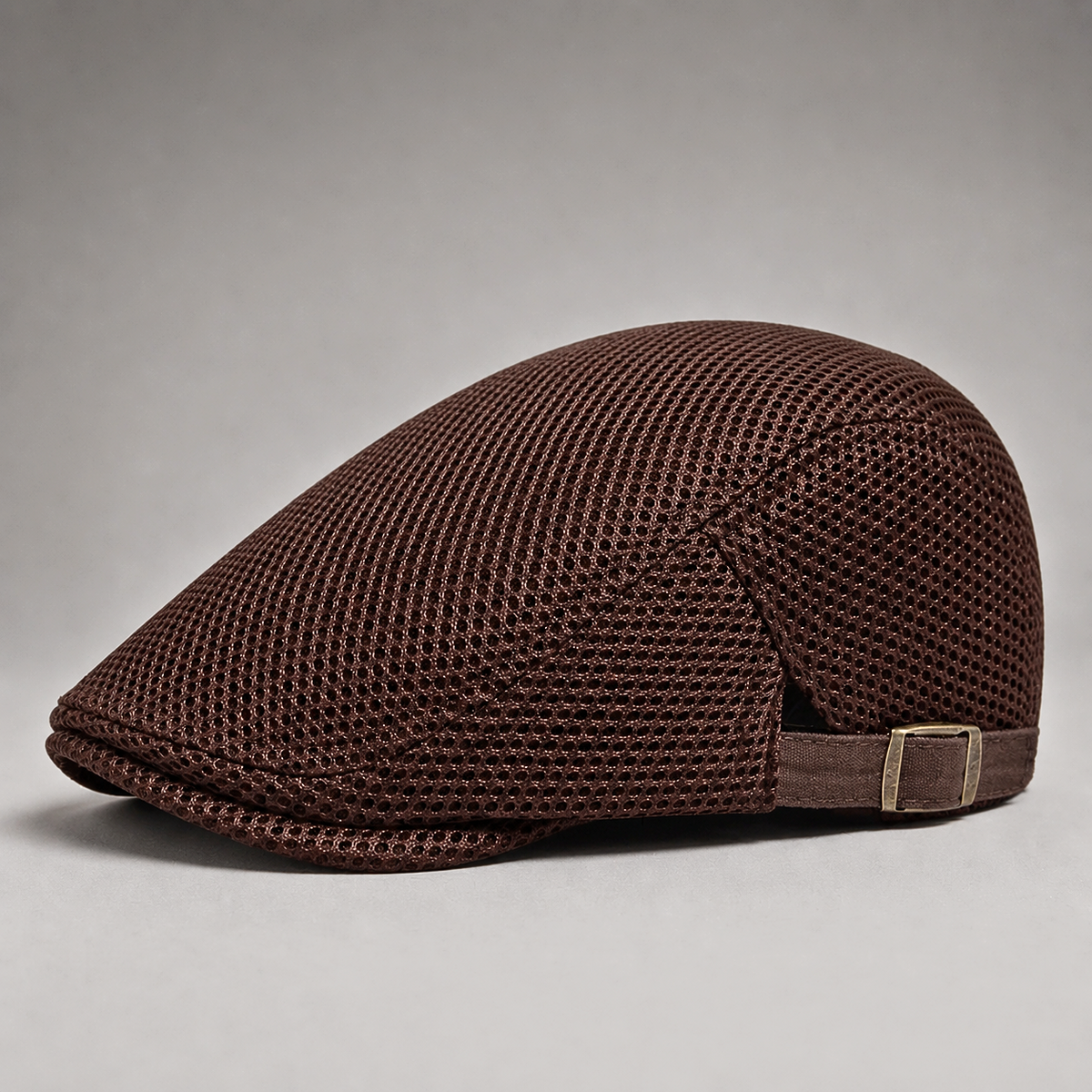 Louis, casquette plate en maille ajourée marron