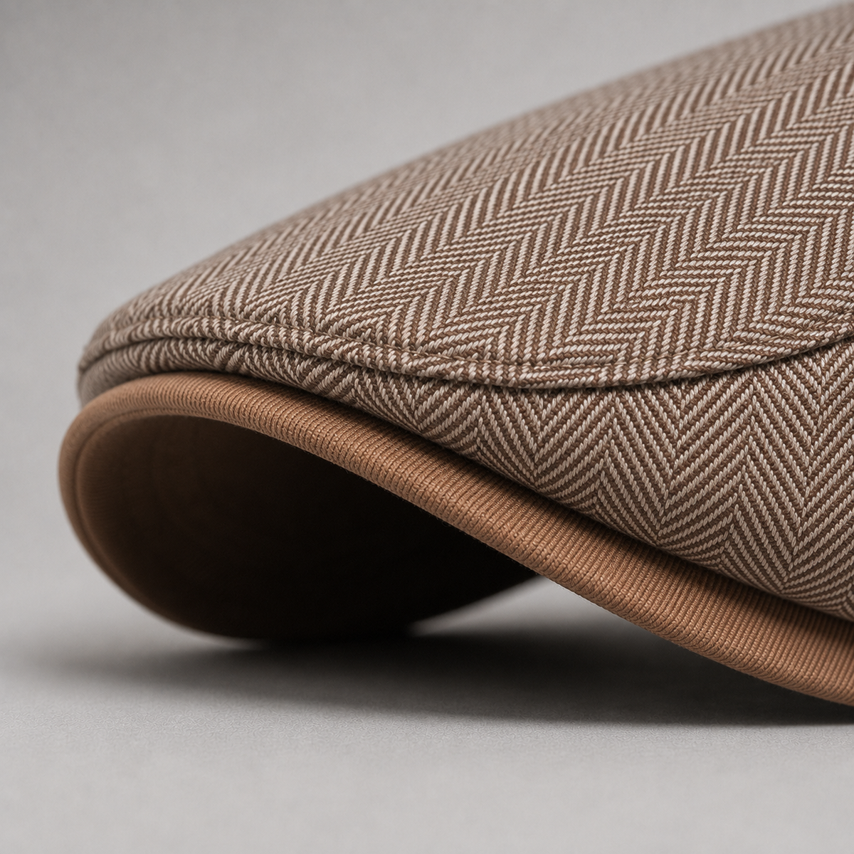 Maurice, casquette à chevrons : détail de la visière