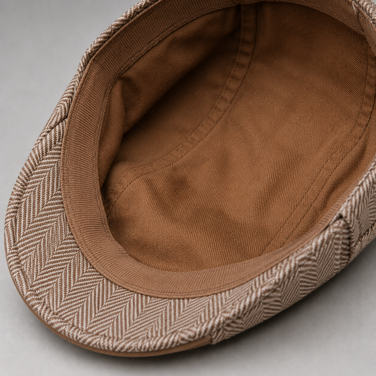 Maurice, casquette à chevrons : intérieur
